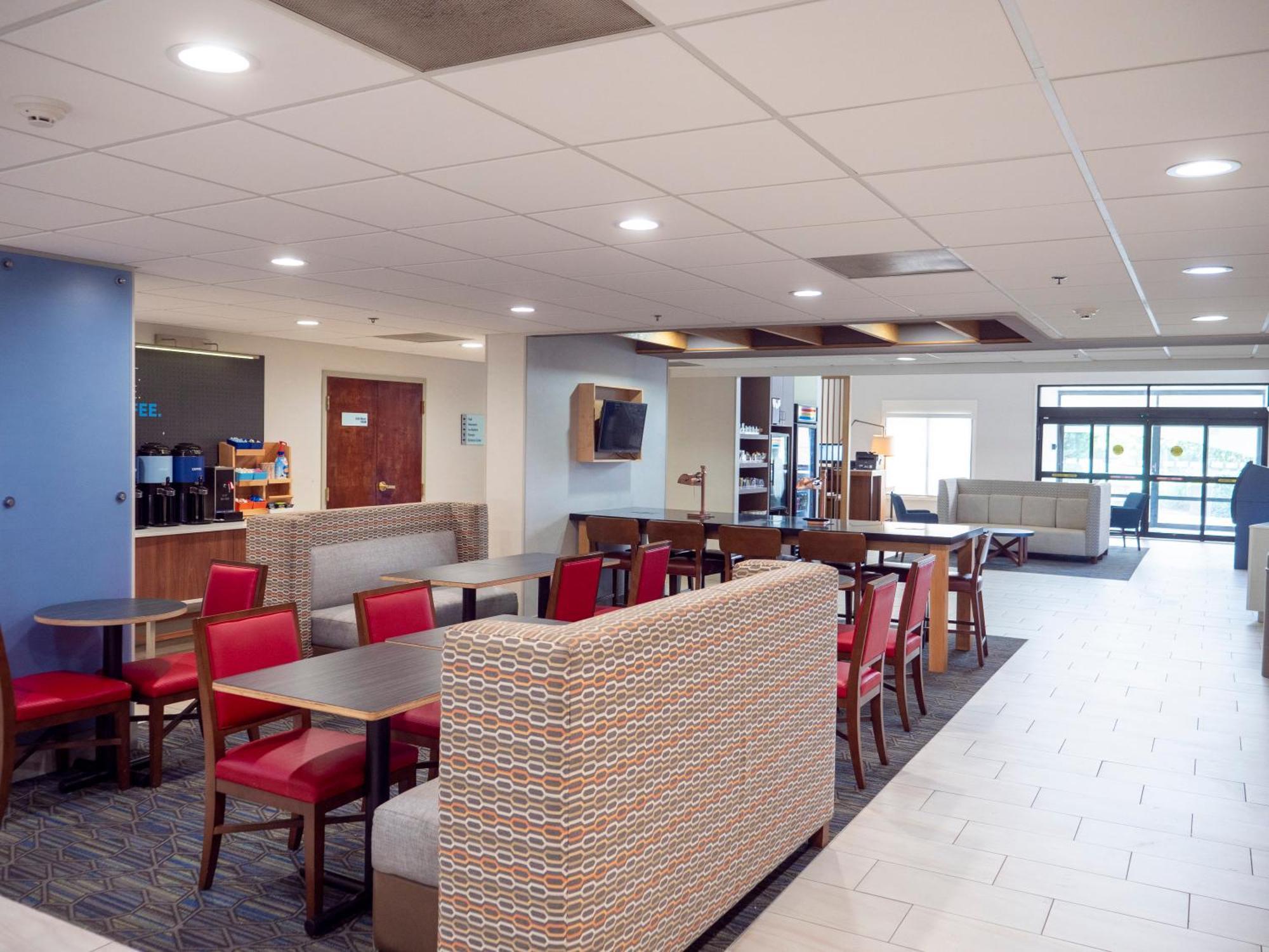 Holiday Inn Express & Suites Greenville Airport I85 By Ihg Exterior photo