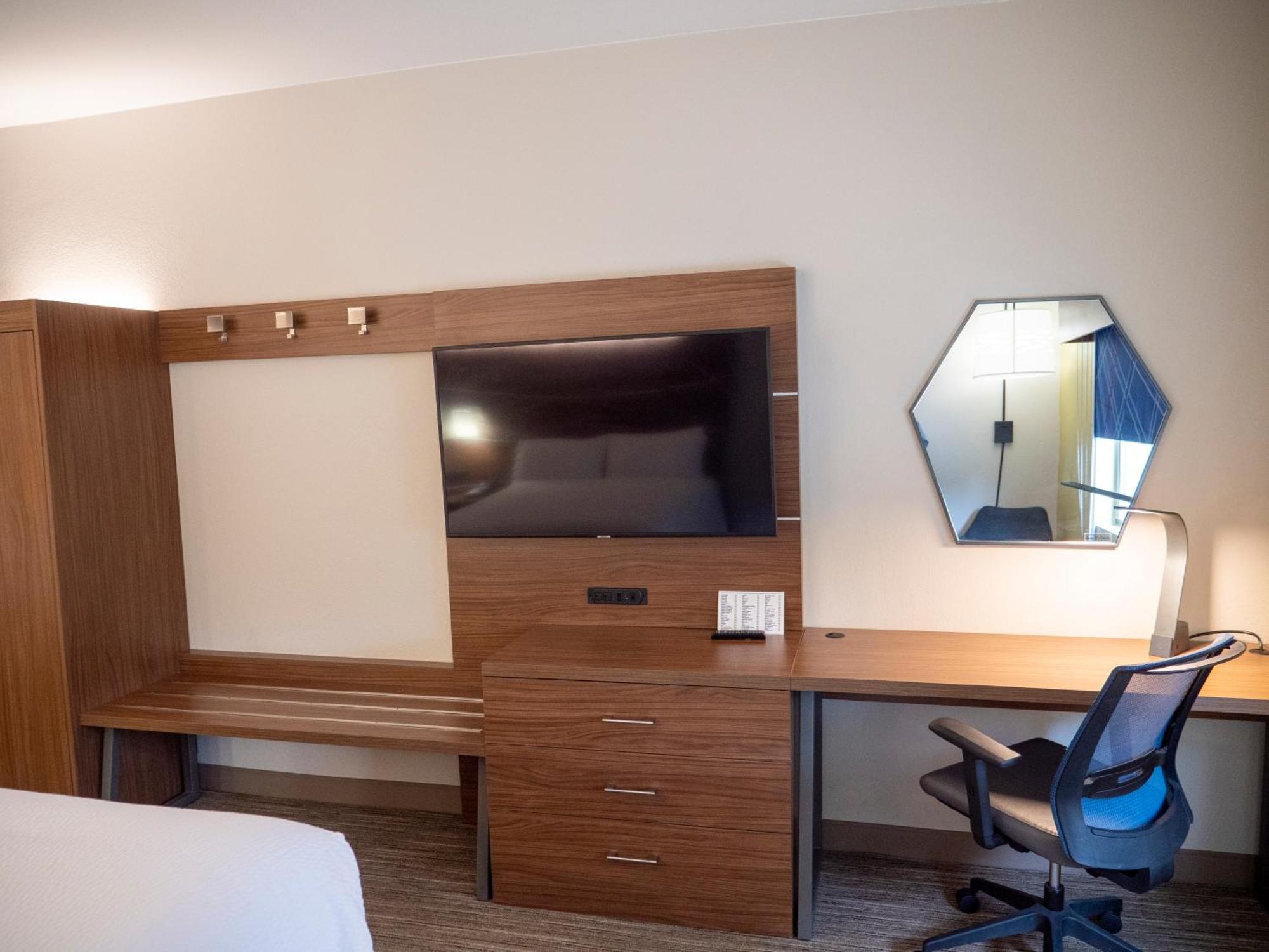 Holiday Inn Express & Suites Greenville Airport I85 By Ihg Exterior photo